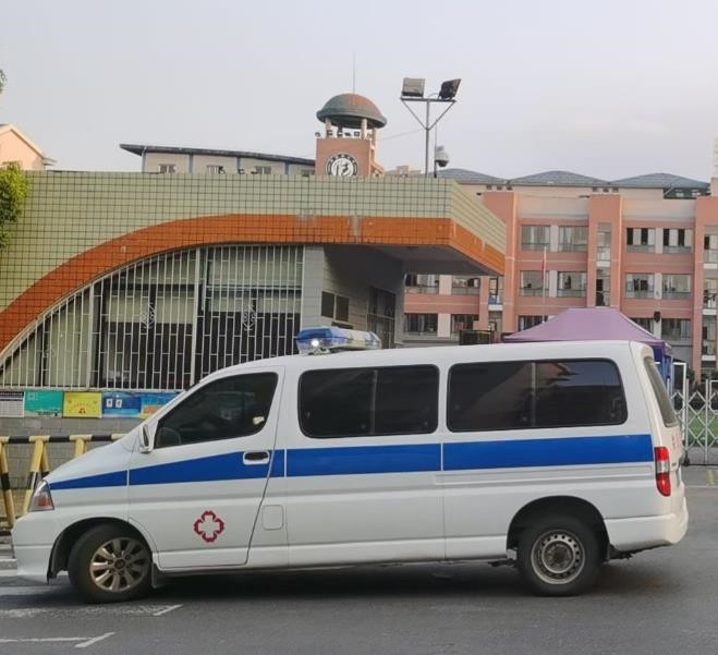 四会救护车出租护送骨折病人一公里多少钱